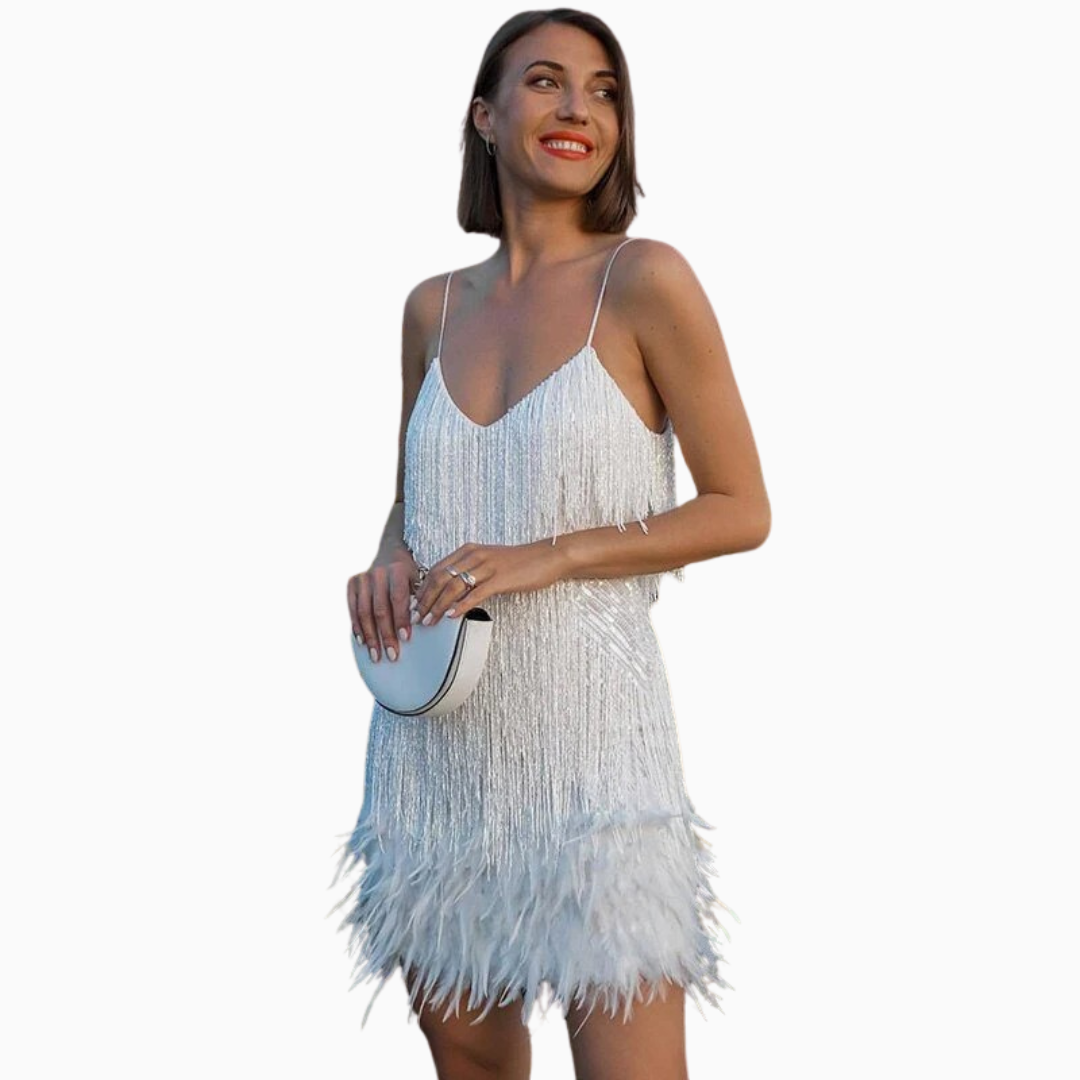 Robe courte à bretelles fines coupe droite franges et plumes blanche élégante