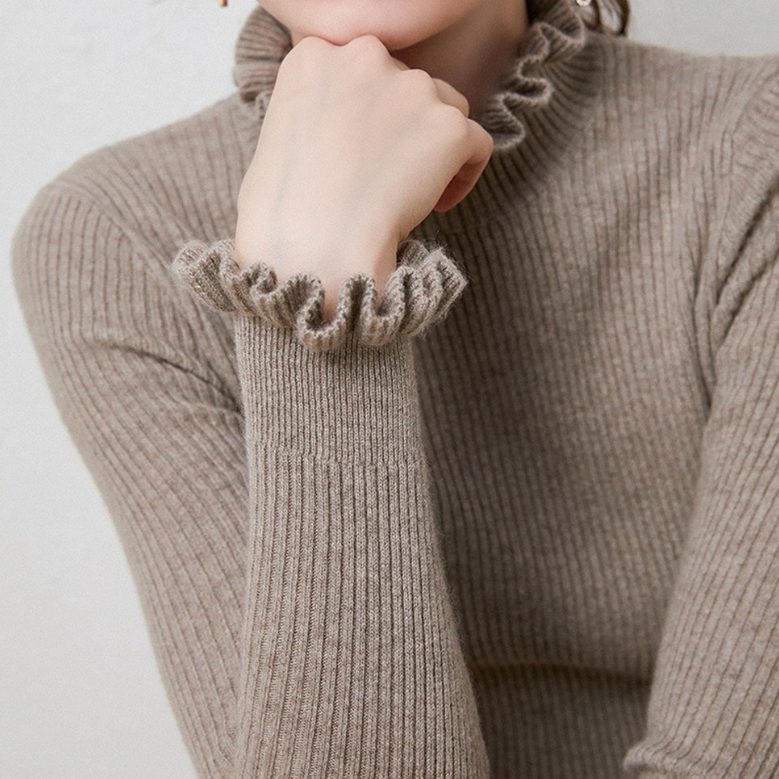 Pull Col Montant Femme Maille Côtelée à Volants – Coupe Ajustée Manches Longues | Élégance d'Hiver