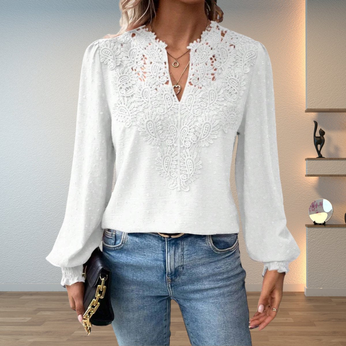 Blouse Femme Col V Dentelle – Manches Longues Poignets Smockés | Style Romantique & Raffiné