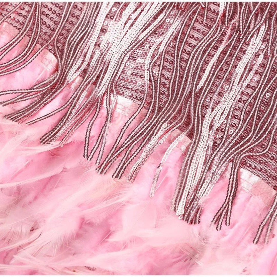 Robe Courte Femme Franges & Plumes – Bretelles Fines Col V | Look Soirée Glamour