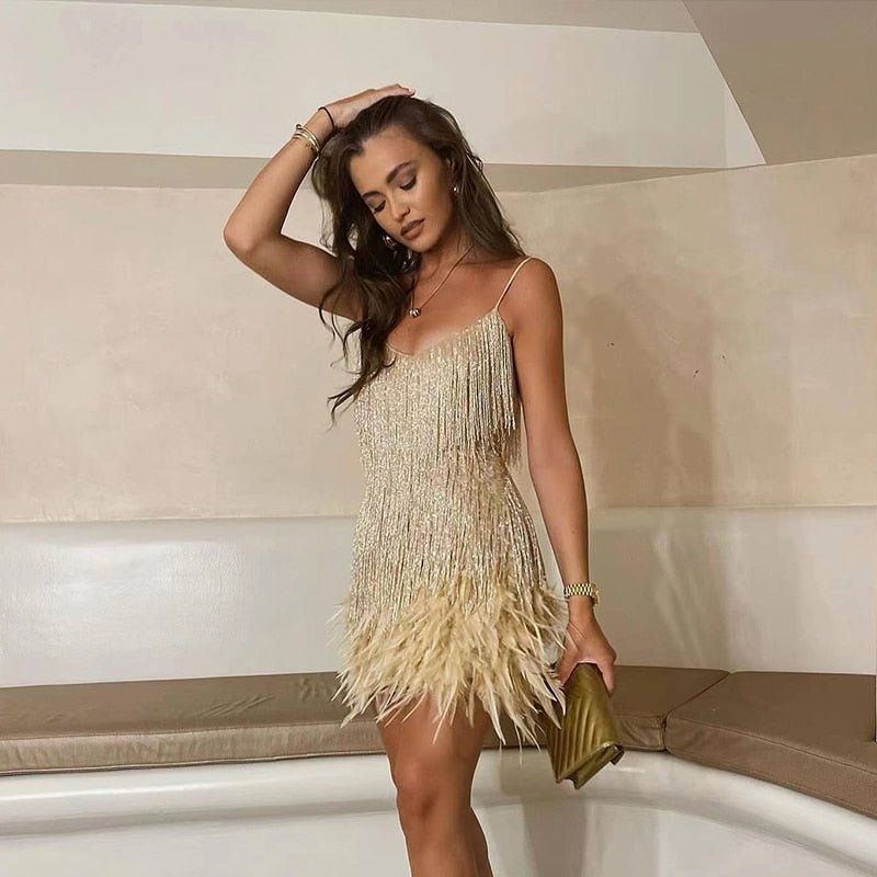 Robe Courte Femme Ajustée – Bretelles Fines Col V Détails Franges | Look Soirée Élégant