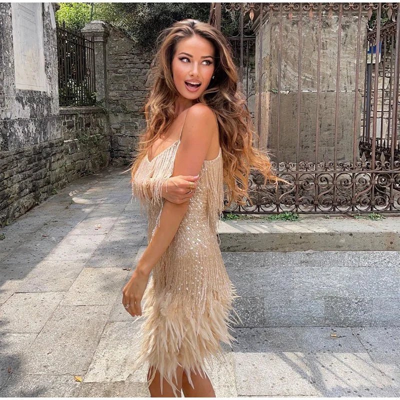 Robe Courte Femme Ajustée – Bretelles Fines Col V Détails Franges | Look Soirée Élégant