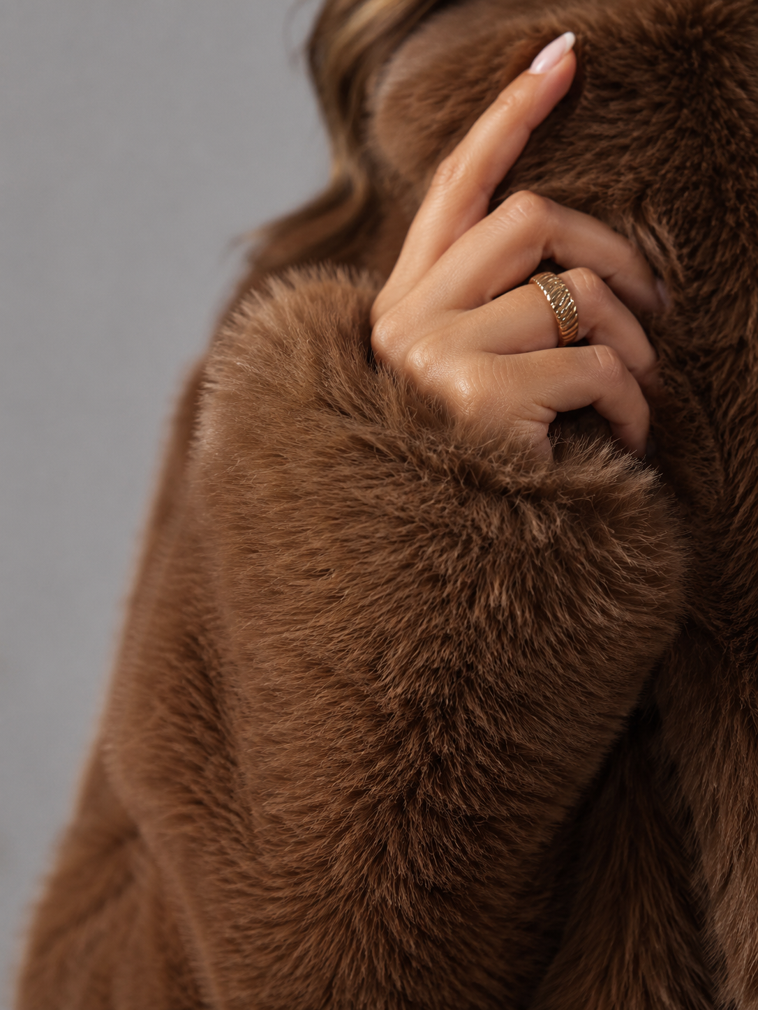 Veste Courte Femme Fourrure Synthétique Renard – Coupe Cropped | Glamour & Audace Hiver