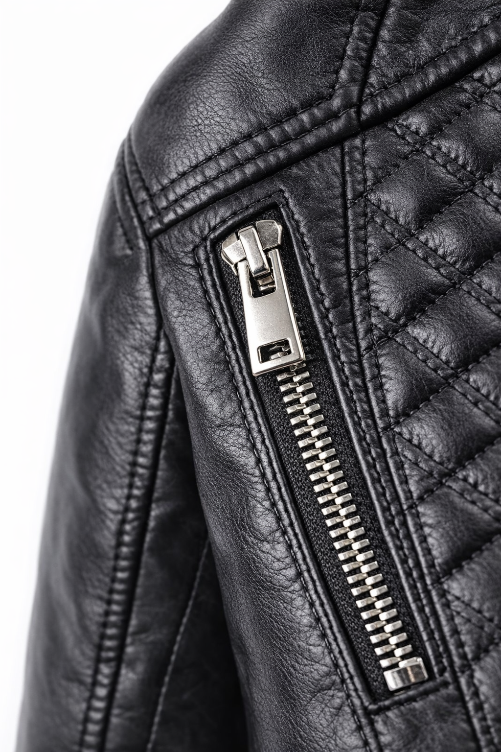 Blouson Biker Femme Cuir Véritable Matelassé – Coupe Slim Élégante | Roma Edition