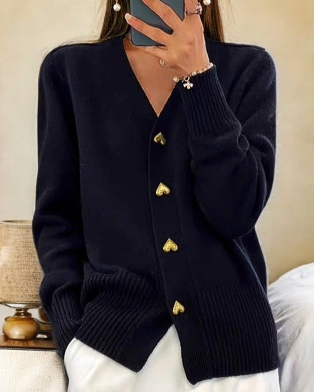 Cardigan Femme Col V Boutons Cœur – Détail Côtelé Manches Longues | Douceur & Féminité