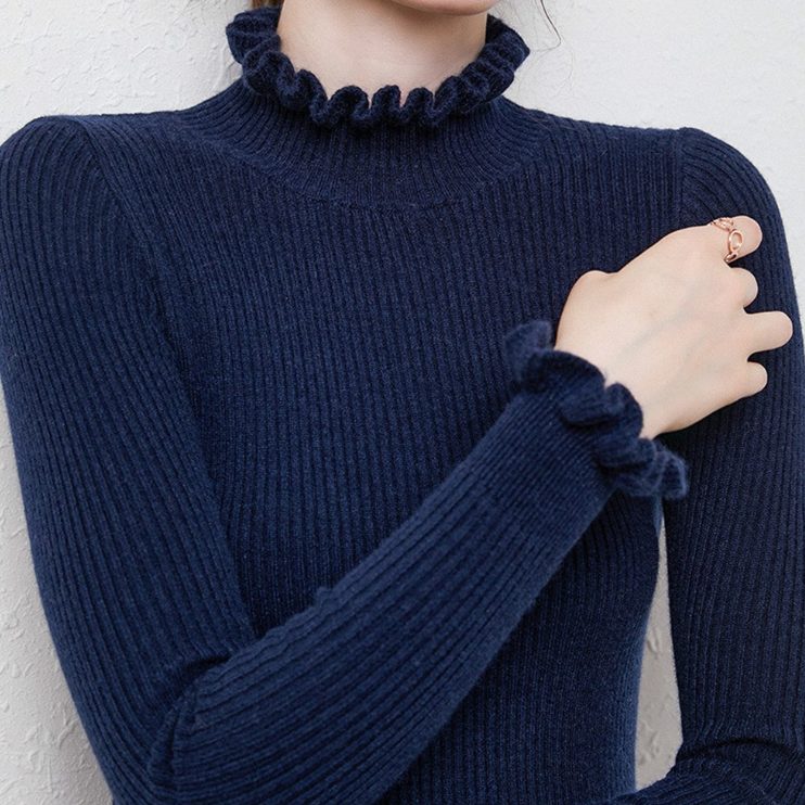 Pull Col Montant Femme Maille Côtelée à Volants – Coupe Ajustée Manches Longues | Élégance d'Hiver