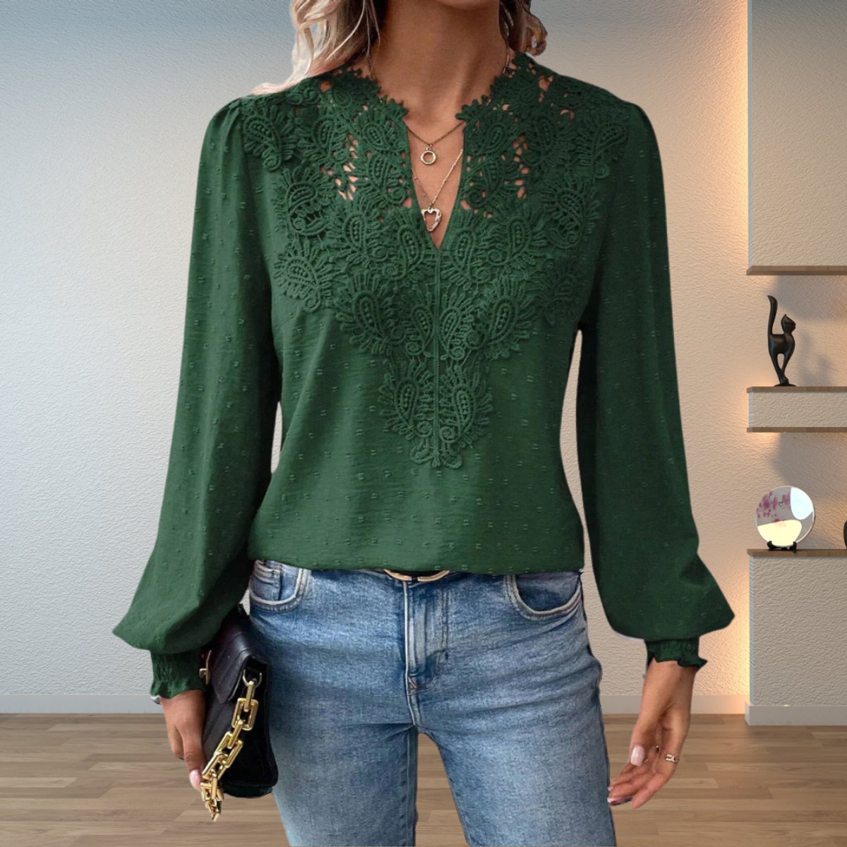Blouse Femme Col V Dentelle – Manches Longues Poignets Smockés | Style Romantique & Raffiné