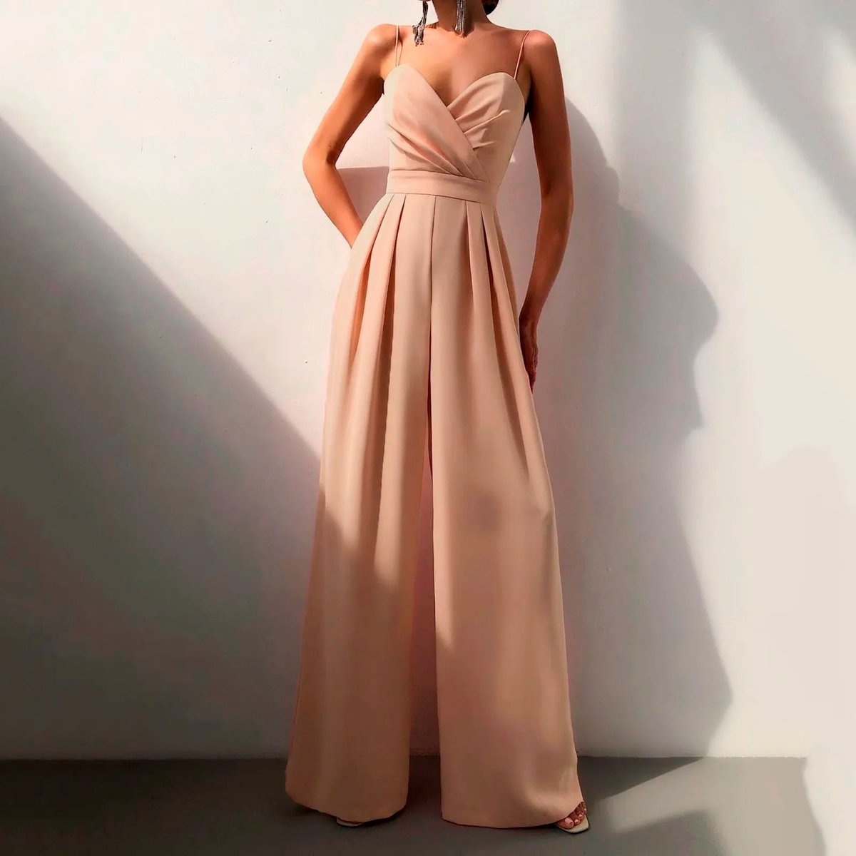 Combinaison Femme Soirée – Col Sweetheart Bretelles Fines Jambes Larges | Élégance Chic Garanti